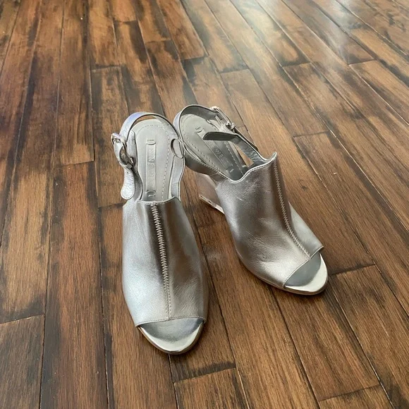 Sandals - Picture 4 of 4